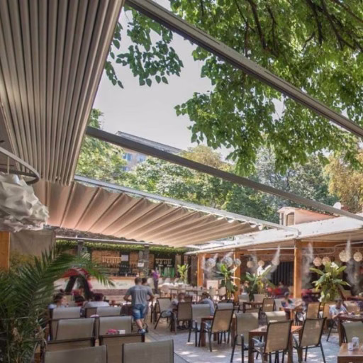 Instalación de pérgolas Corradi en Barcelona Impact - Instalación de pérgolas Corradi en Barcelona